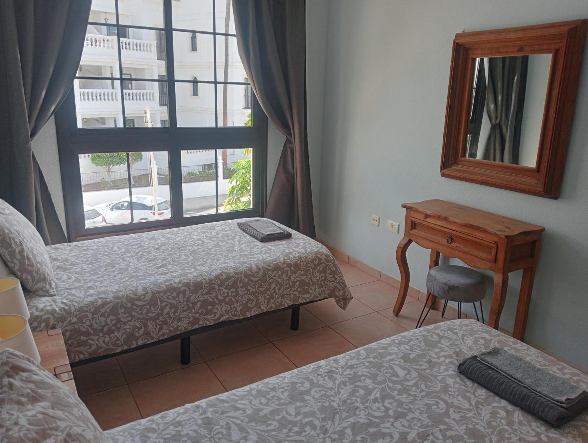 Greatly Located Apartment With Heated Pool, Los Cristianos Los Cristianos  Esterno foto