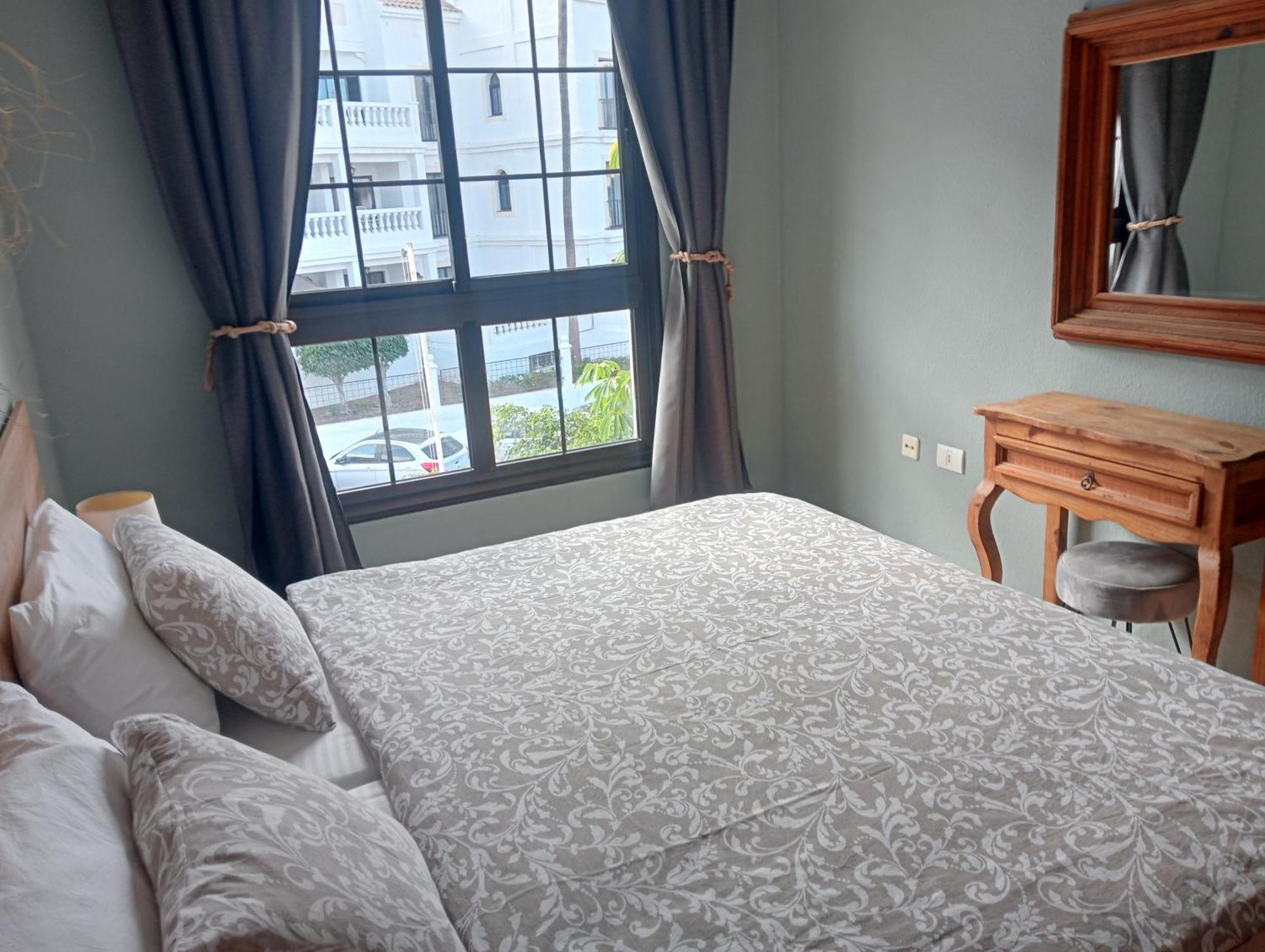 Greatly Located Apartment With Heated Pool, Los Cristianos Los Cristianos  Esterno foto
