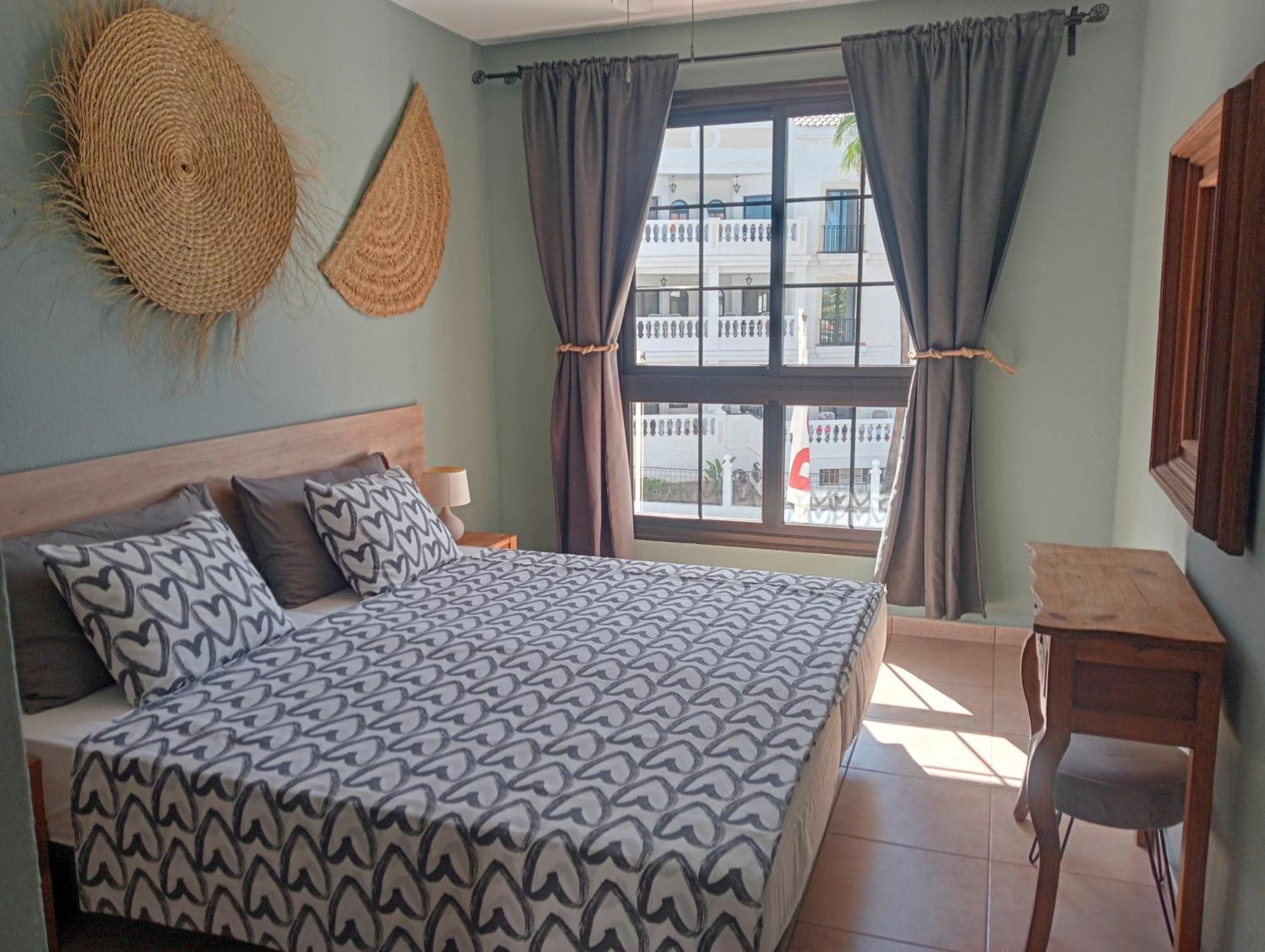 Greatly Located Apartment With Heated Pool, Los Cristianos Los Cristianos  Esterno foto