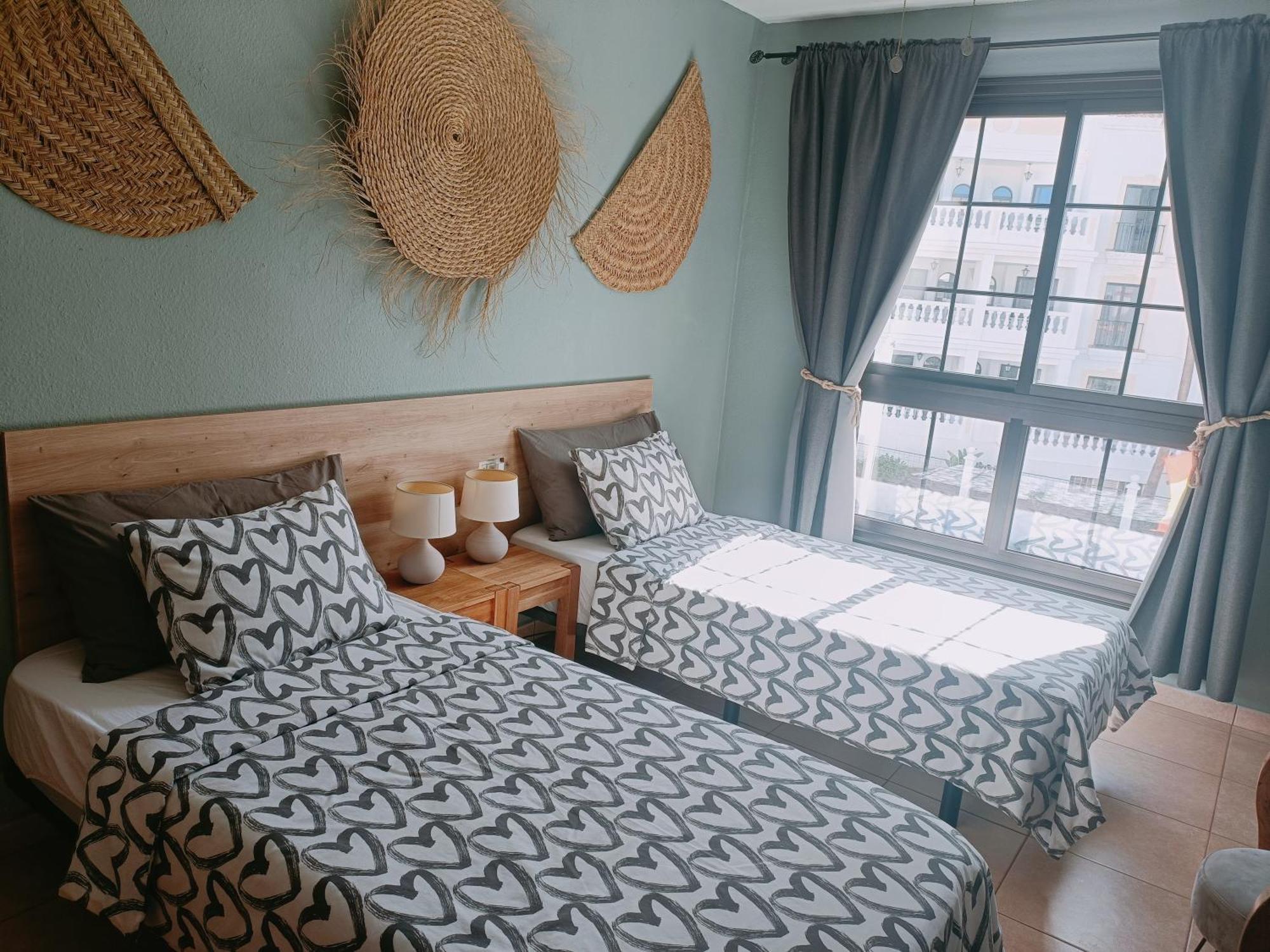 Greatly Located Apartment With Heated Pool, Los Cristianos Los Cristianos  Esterno foto